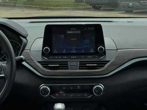 Used 2025 Nissan Altima 2.5 SV FWD image 17