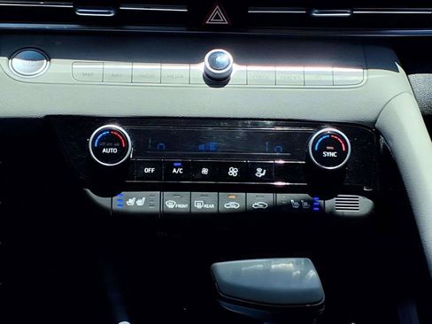 Certified 2023 Hyundai Elantra Limited FWD image 14