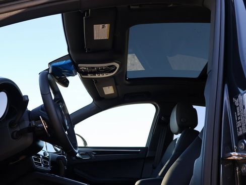 New 2026 Porsche Macan image 35