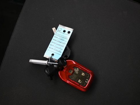 Used 2020 Chevrolet Silverado 1500 Custom w/ Custom Value Package image 18