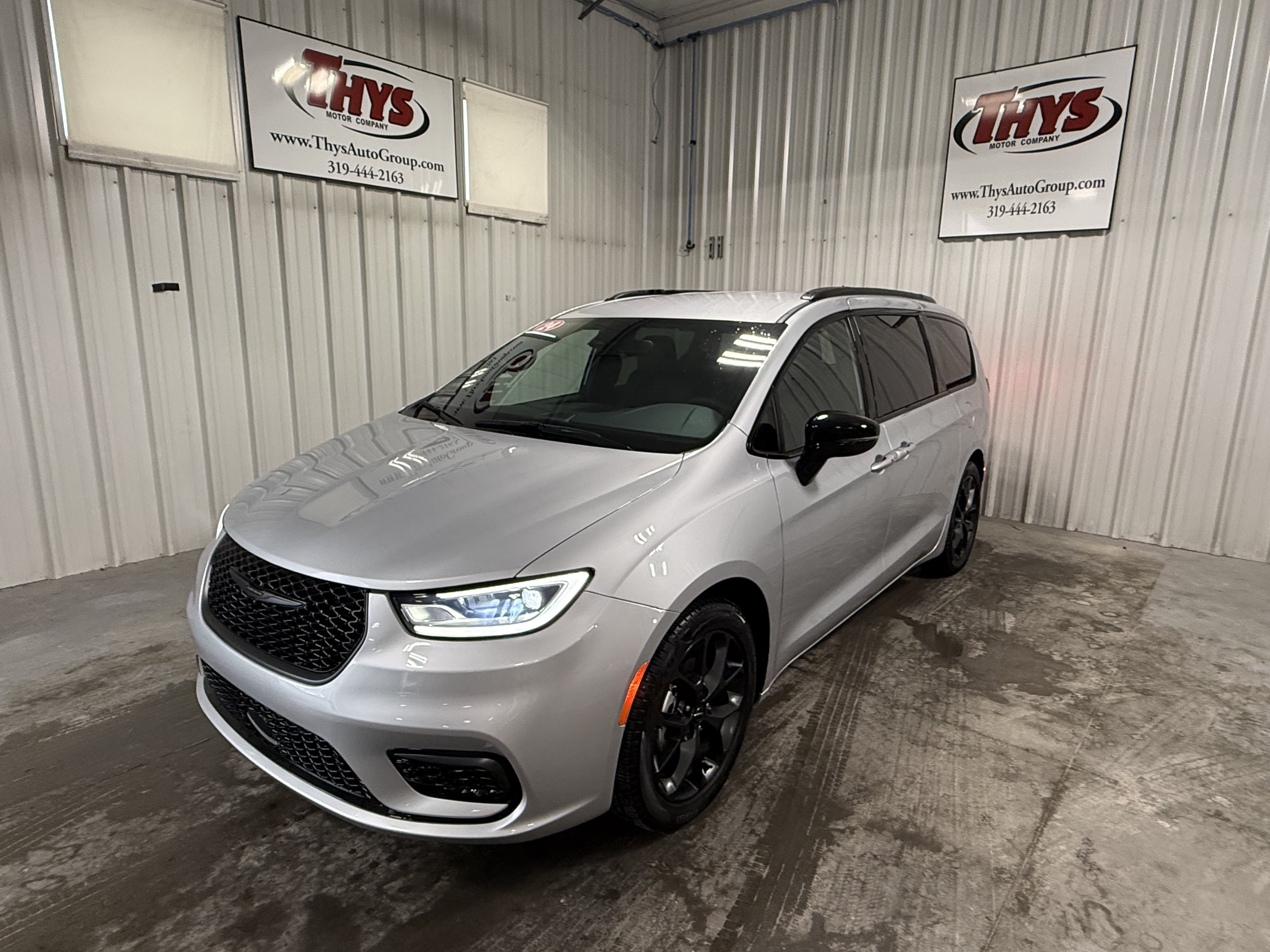 Used 2024 Chrysler Pacifica Touring-L w/ S Appearance Package FWD image 14