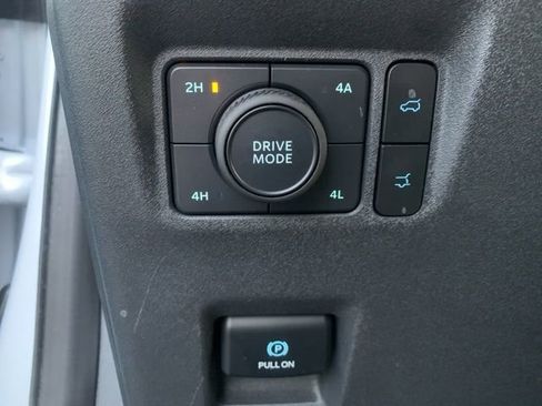 Used 2025 Ford Expedition Active image 24