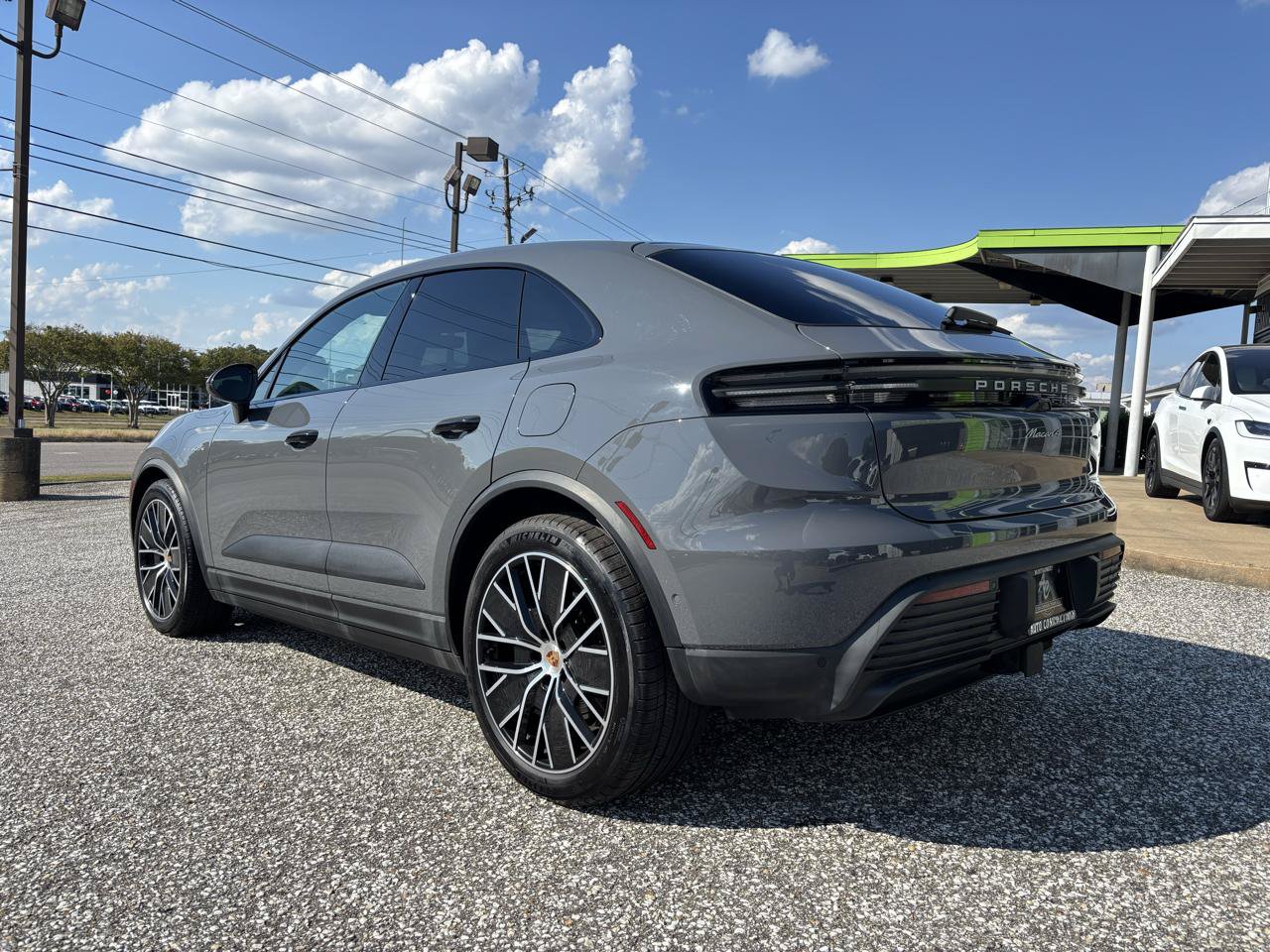 Used 2025 Porsche Macan 4 Electric AWD/4WD image 4
