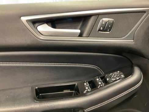 Used 2018 Ford Edge Titanium w/ Technology Package AWD/4WD image 21