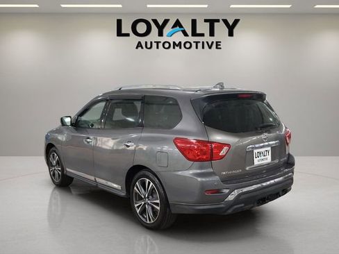 Used 2020 Nissan Pathfinder Platinum FWD image 3