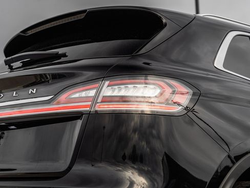 Used 2021 Lincoln Nautilus Reserve w/ Monochromatic Package image 14