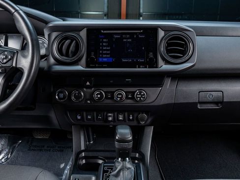 Used 2019 Toyota Tacoma TRD Off-Road w/ Technology Package image 23