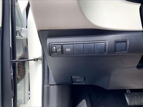 Used 2021 Toyota Corolla LE FWD image 36