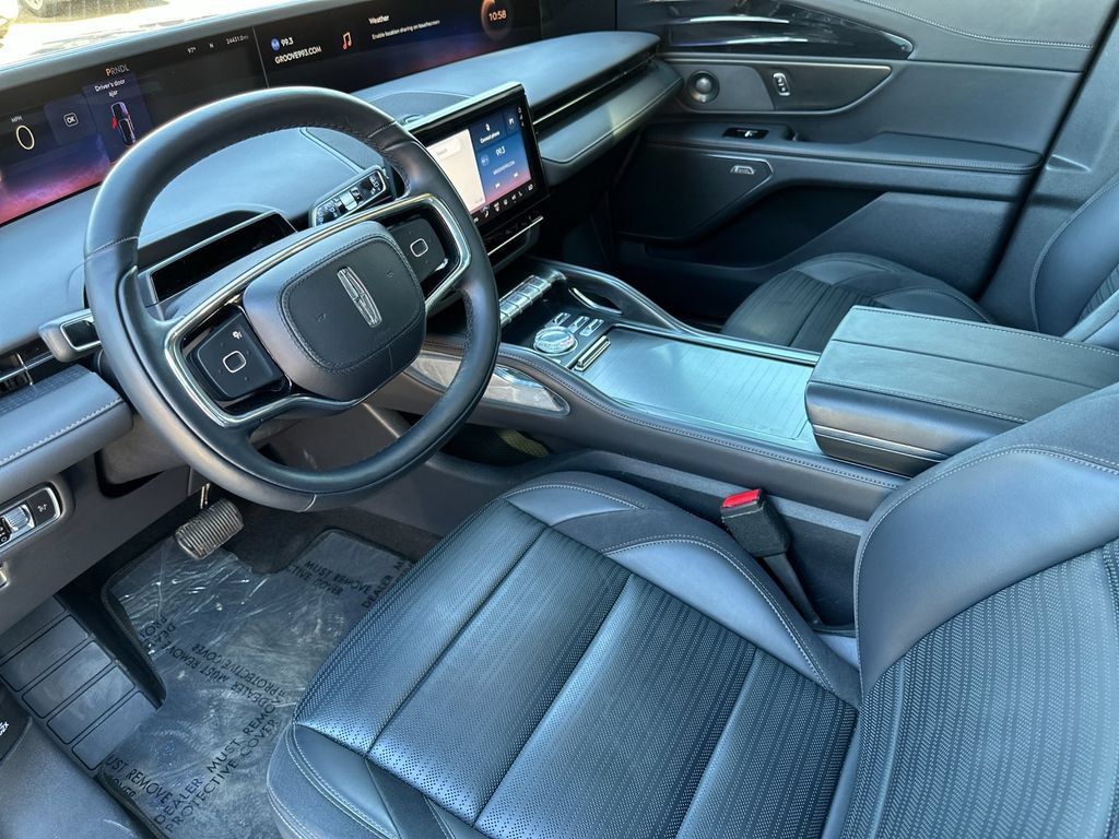 Certified 2024 Lincoln Nautilus Reserve w/ Equipment Group 202A AWD/4WD image 9