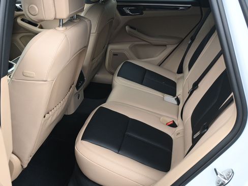 Certified 2026 Porsche Macan AWD/4WD image 7