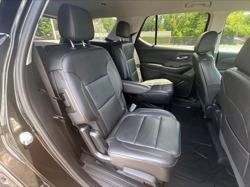 Used 2021 Chevrolet Traverse RS w/ LPO, Floor Liner Package FWD image 23