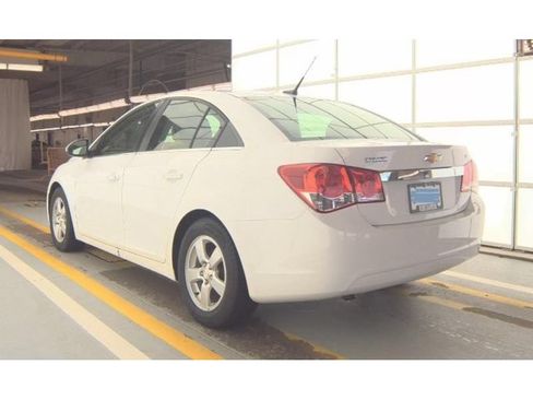 Used 2014 Chevrolet Cruze LT FWD image 3