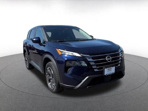 Used 2025 Nissan Rogue SV FWD image 3