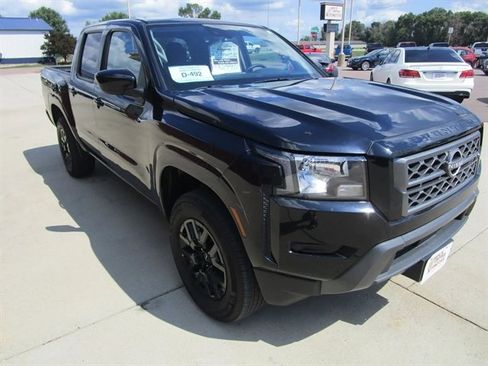 Used 2023 Nissan Frontier SV image 5