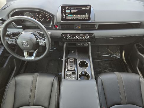Certified 2025 Honda Pilot Touring image 22