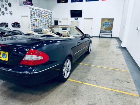 Used 2009 Mercedes-Benz CLK 350 Cabriolet image 17