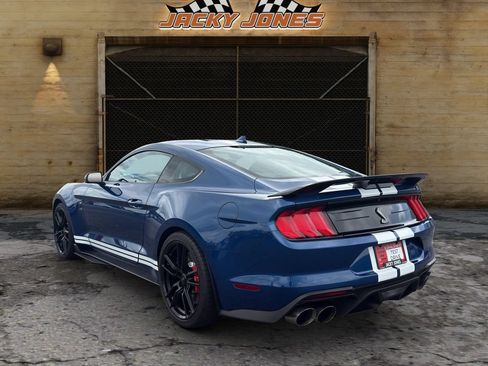 Used 2022 Ford Mustang Shelby GT500 w/ Technology Package RWD image 7