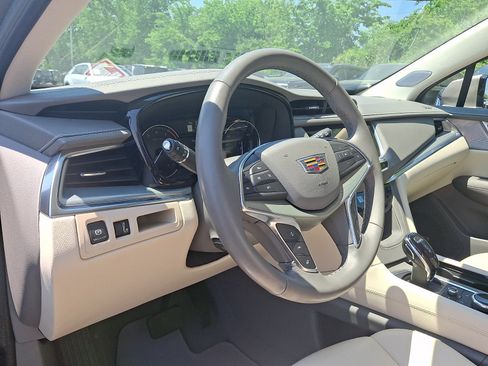 Certified 2023 Cadillac XT5 Premium Luxury AWD/4WD image 16