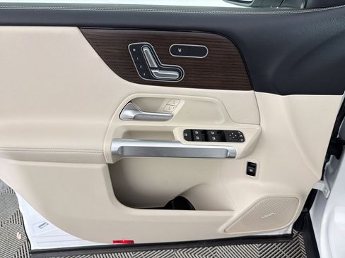 Used 2026 Mercedes-Benz GLB 250 4MATIC image 13
