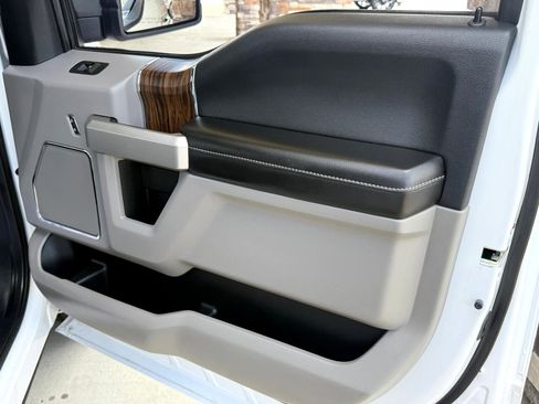 Used 2019 Ford F150 Lariat w/ Max Trailer Tow Package image 14