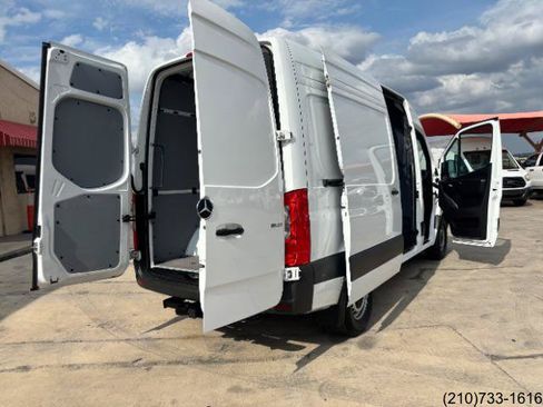 Used 2025 Mercedes-Benz Sprinter 2500 image 26