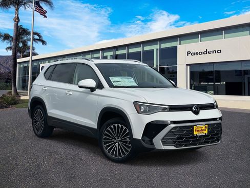 New 2025 Volkswagen Taos SE image 1
