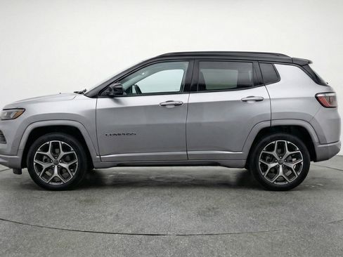 Used 2025 Jeep Compass Limited image 5
