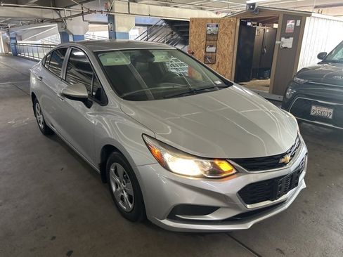 Used 2018 Chevrolet Cruze LS image 1