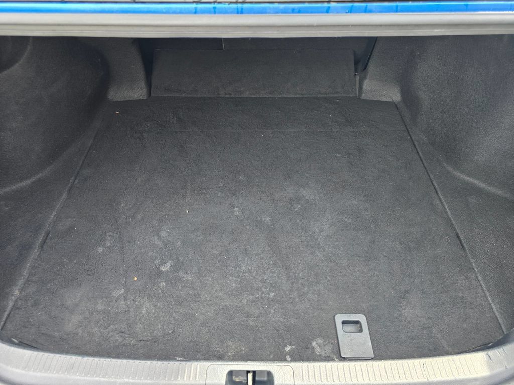 Used 2020 Toyota Camry SE FWD image 11