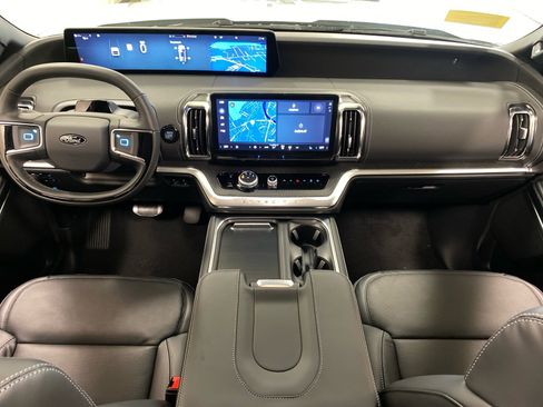 New 2025 Ford Expedition Max Platinum w/ Stealth Performance Package image 39