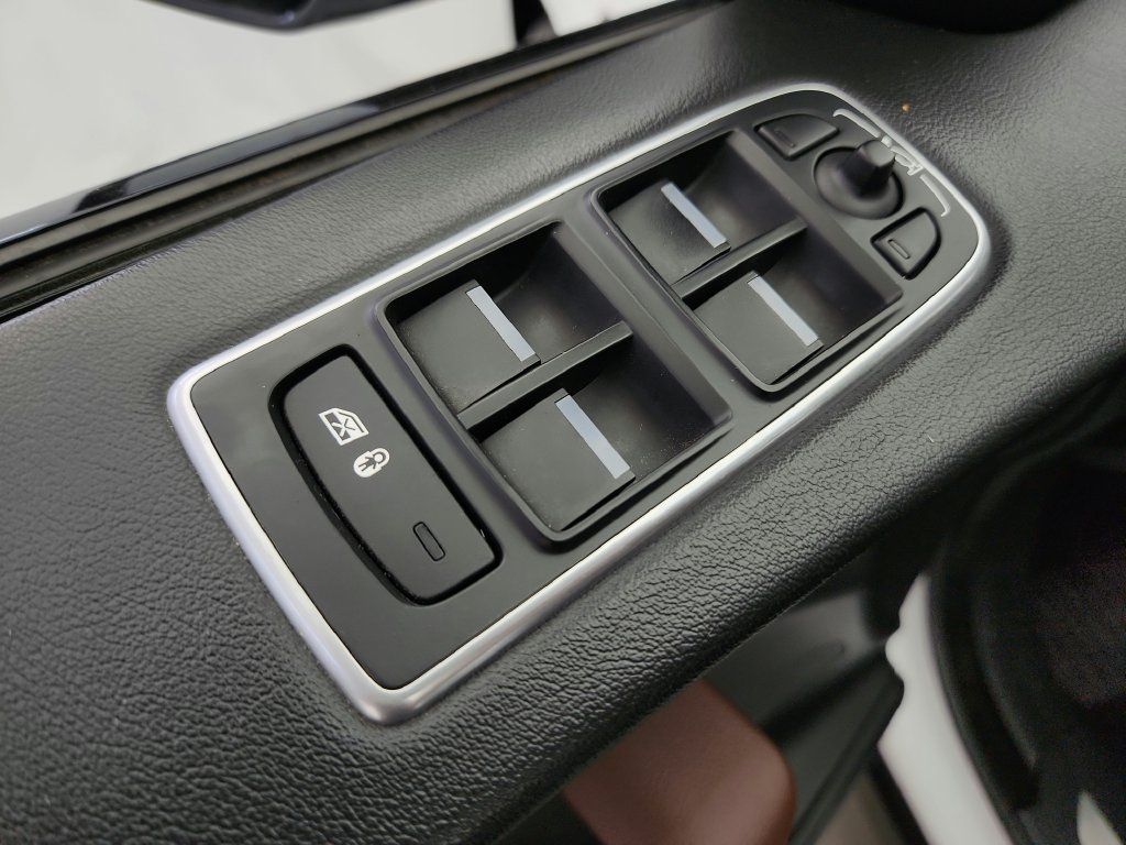 Used 2020 Jaguar F-PACE S AWD/4WD image 23