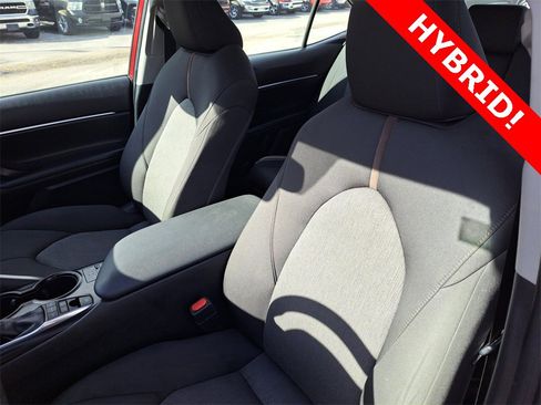 Used 2019 Toyota Camry LE image 5