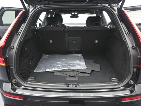 Certified 2022 Volvo XC60 B5 R-Design w/ Advanced Package image 17