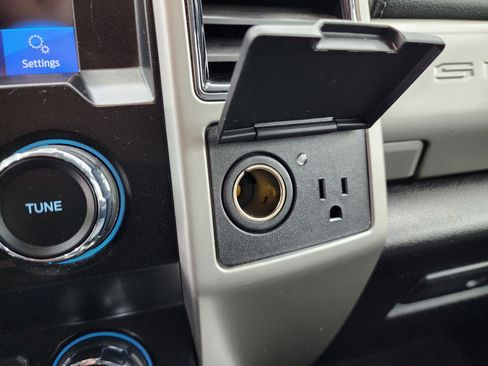 Used 2020 Ford F350 Lariat image 59