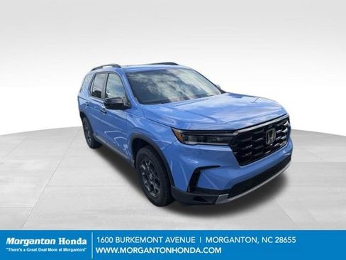 Used 2025 Honda Pilot TrailSport image 1