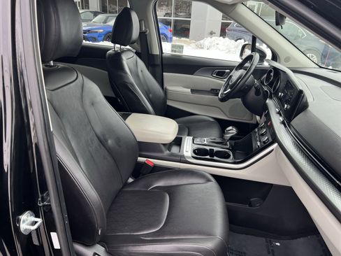 Used 2022 Kia Carnival LX image 26