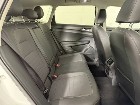 Used 2025 Volkswagen Taos SE image 14