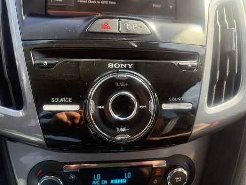 Used 2012 Ford Focus Titanium image 19