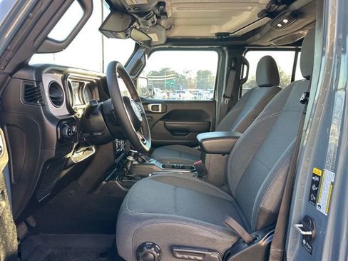 Used 2024 Jeep Gladiator Sport image 9