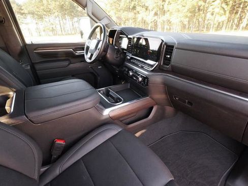 Used 2024 GMC Sierra 2500 SLT w/ SLT Convenience Package AWD/4WD image 31