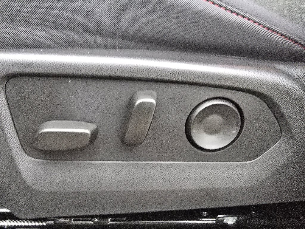 Used 2024 Chevrolet Colorado Z71 w/ Z71 Convenience Package 2 AWD/4WD image 23