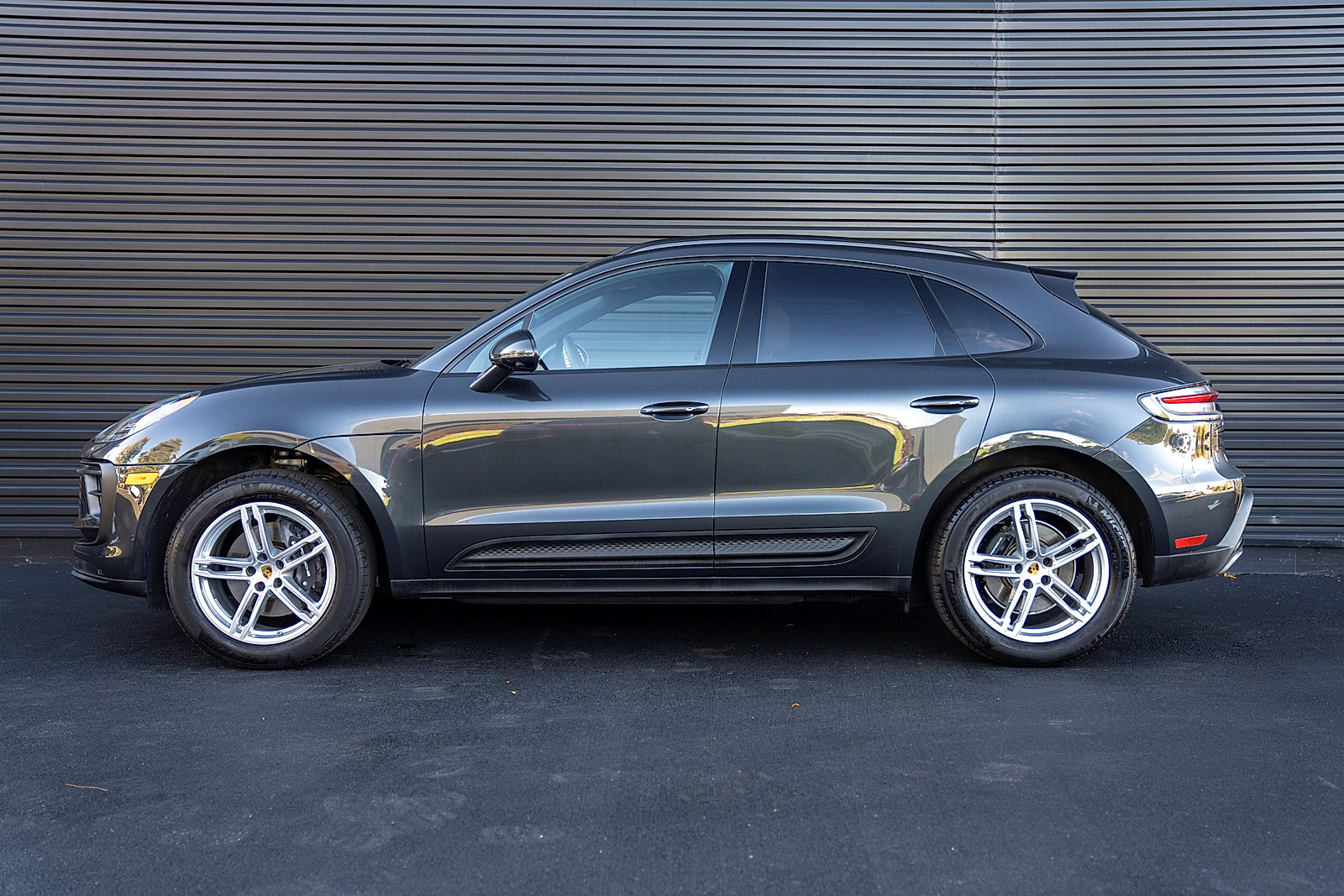 Used 2026 Porsche Macan AWD/4WD image 2