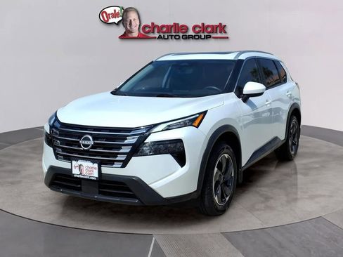 Used 2024 Nissan Rogue SV w/ SV Premium Package image 1