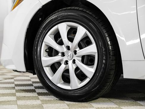 Used 2020 Toyota Corolla LE FWD image 55