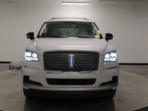 Used 2024 Lincoln Navigator Reserve image 10