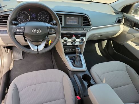 Used 2019 Hyundai Elantra SE FWD image 12