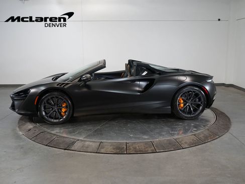 Used 2025 McLaren Artura Spider image 2