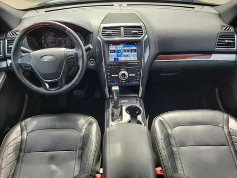 Used 2018 Ford Explorer Platinum AWD/4WD image 10