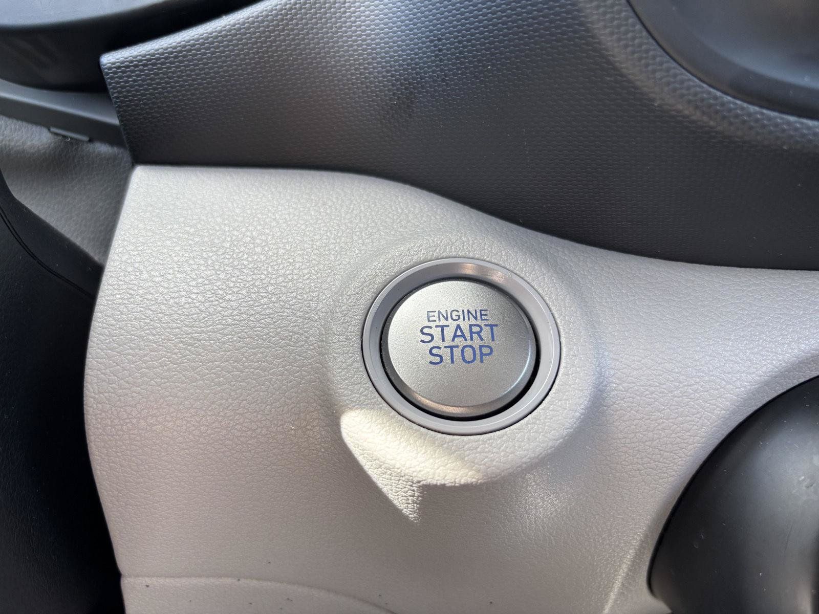 Used 2025 Hyundai Venue SEL FWD image 23