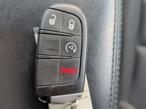 Used 2019 Jeep Grand Cherokee Laredo AWD/4WD image 28